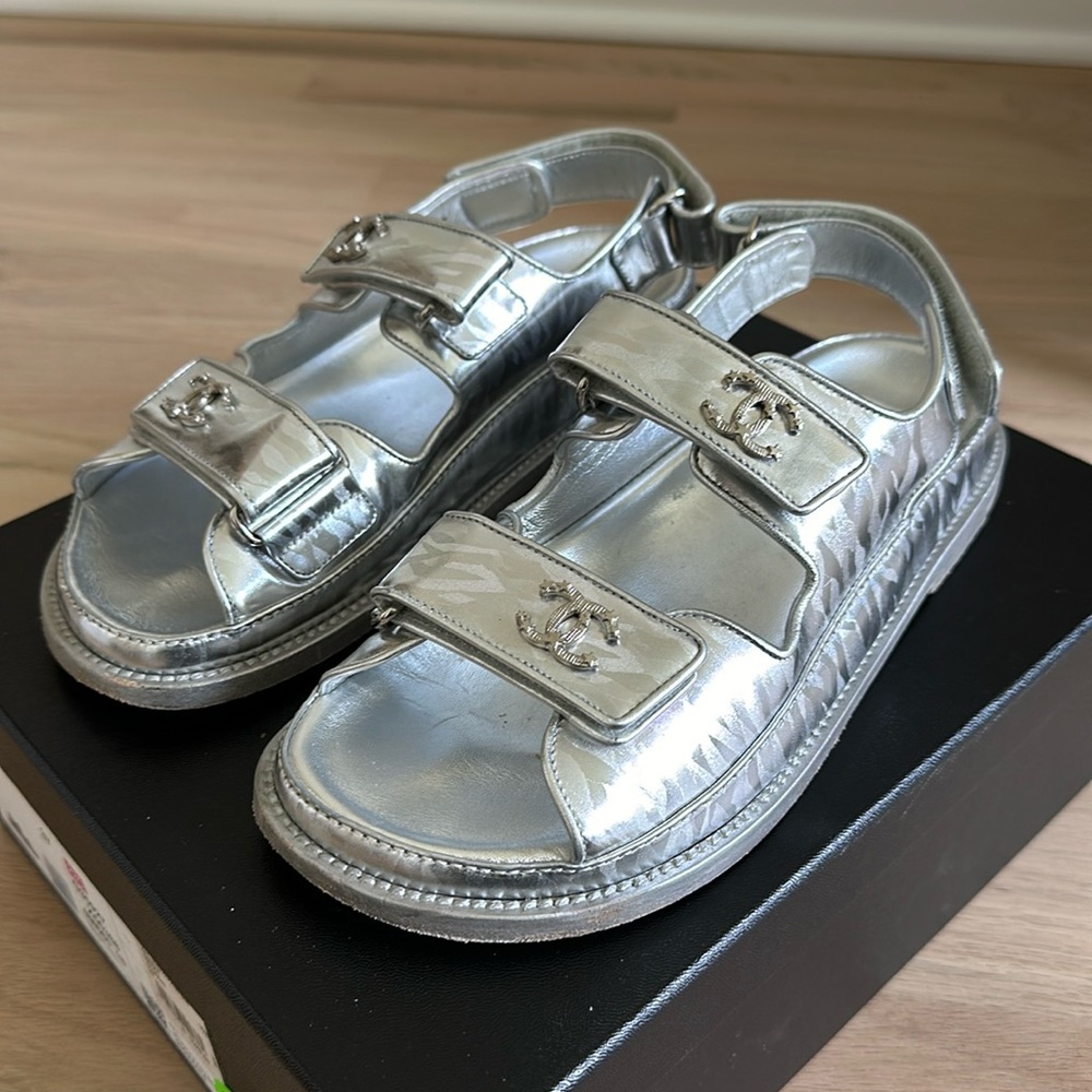 Chanel “dad” sandals. Silver leather size 37.